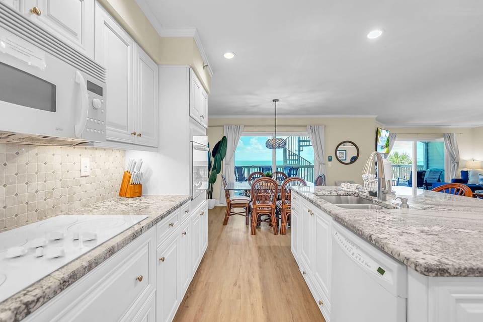 Condo, Multiple Beds (Pelican Pointe 4C) | Private kitchen | Oven, toaster