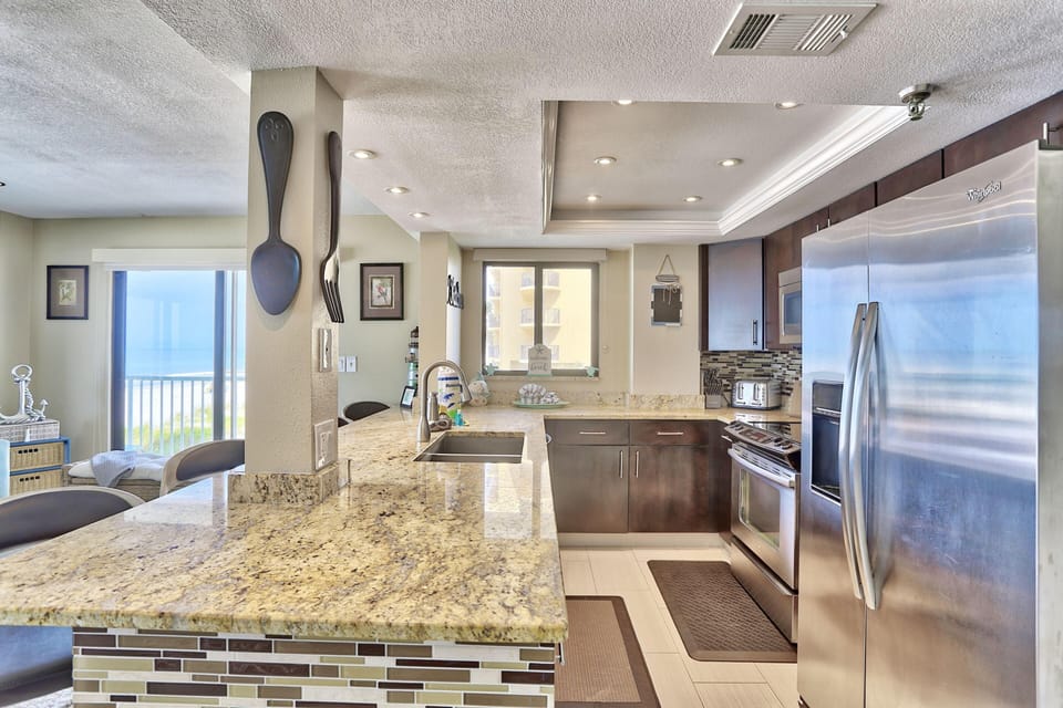 Condo, Multiple Beds (Arena De Madeira 103 - Premier) | Private kitchen | Oven, toaster