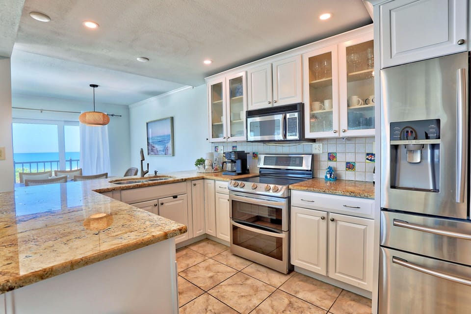 Condo, Multiple Beds (Land's End 9-301 Beach Front-Premier) | Private kitchen | Oven, toaster