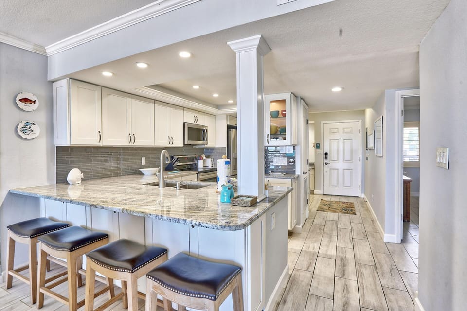 Condo, Multiple Beds (Land's End 10-303 Beach Front - Premi) | Private kitchen | Oven, toaster