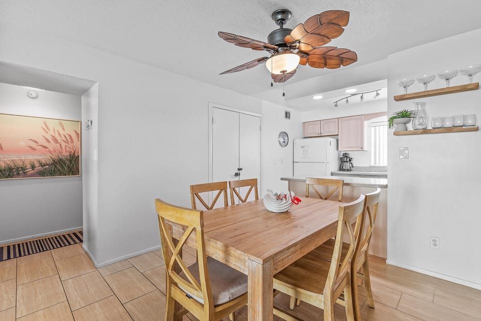 Condo, 1 King Bed with Sofa bed (Colony Beach Club 121) | Dining