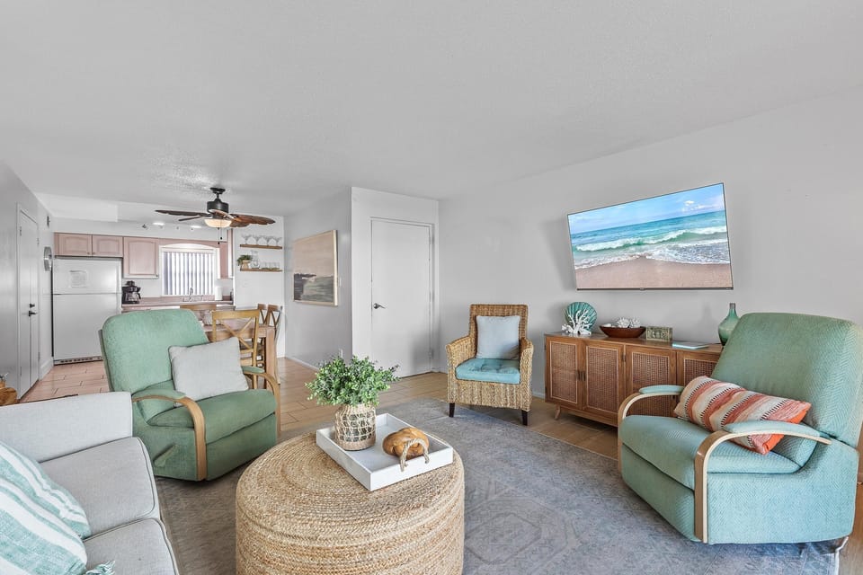 Condo, 1 King Bed with Sofa bed (Colony Beach Club 121) | Living area