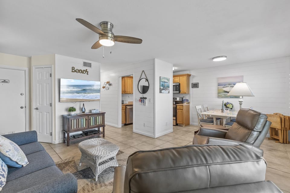 Condo, 1 King Bed with Sofa bed (Colony Beach Club 125) | Living area | TV