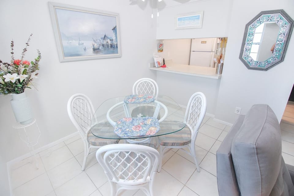 Condo, 1 Queen Bed with Sofa bed (Colony Beach Club 126) | Interior