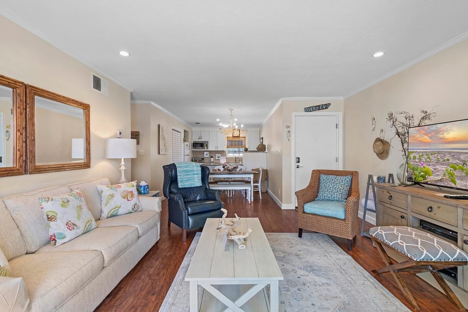 Condo, 1 King Bed (Colony Beach Club 204) | Living area | TV