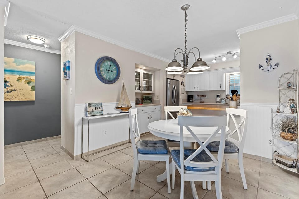 Condo, 1 King Bed with Sofa bed (Colony Beach Club 224) | Dining