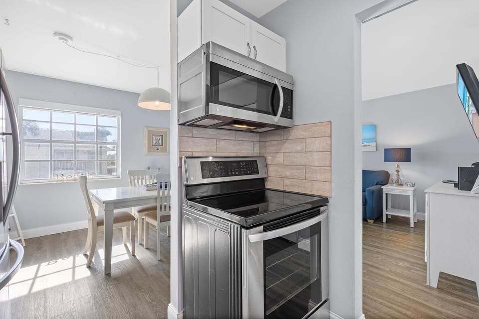 Condo, Multiple Beds (Colony Beach Club 237) | Private kitchen | Oven, coffee/tea maker, toaster, blender