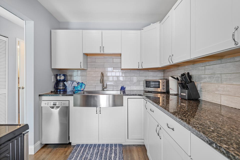 Condo, Multiple Beds (Colony Beach Club 237) | Private kitchen | Oven, coffee/tea maker, toaster, blender