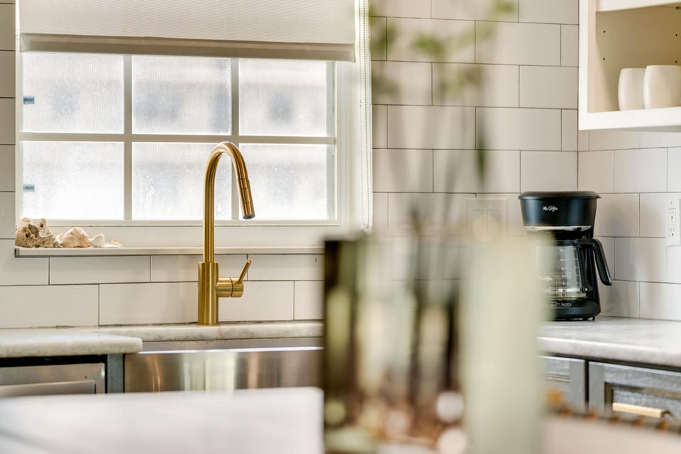 Condo, Multiple Beds (Colony Beach Club 249) | Private kitchen | Oven, toaster