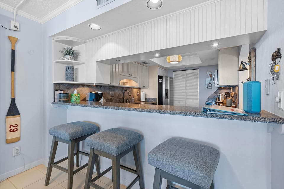 Condo, Multiple Beds (Ashley Penthouse 4) | Private kitchen | Oven