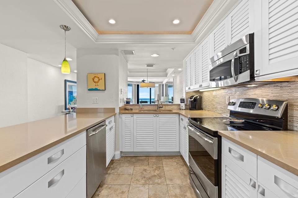 Condo, Multiple Beds (Ebb Tide 502) | Private kitchen | Oven, toaster