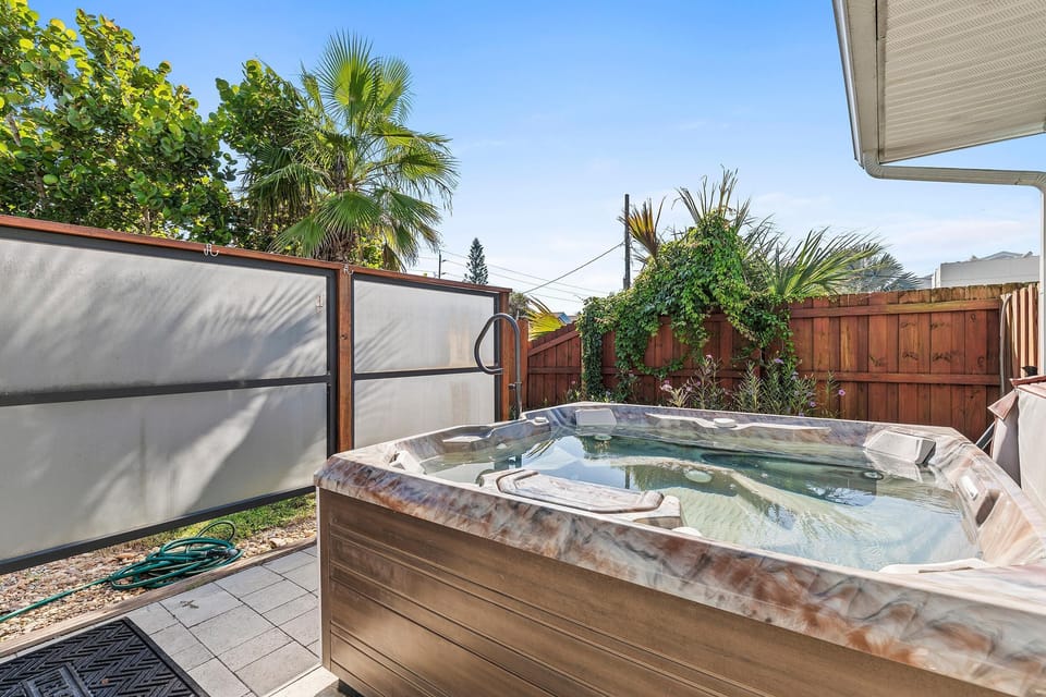 House, Multiple Beds (Grand Oasis) | Outdoor spa tub