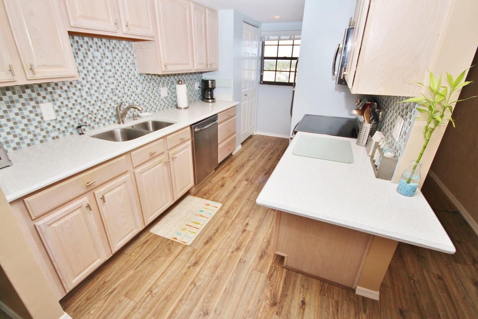Condo, 1 King Bed (Hacienda del Sol II 506) | Private kitchen | Oven, toaster
