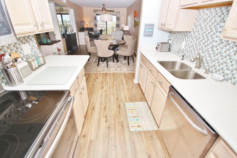 Condo, 1 King Bed (Hacienda del Sol II 506) | Private kitchen | Oven, toaster