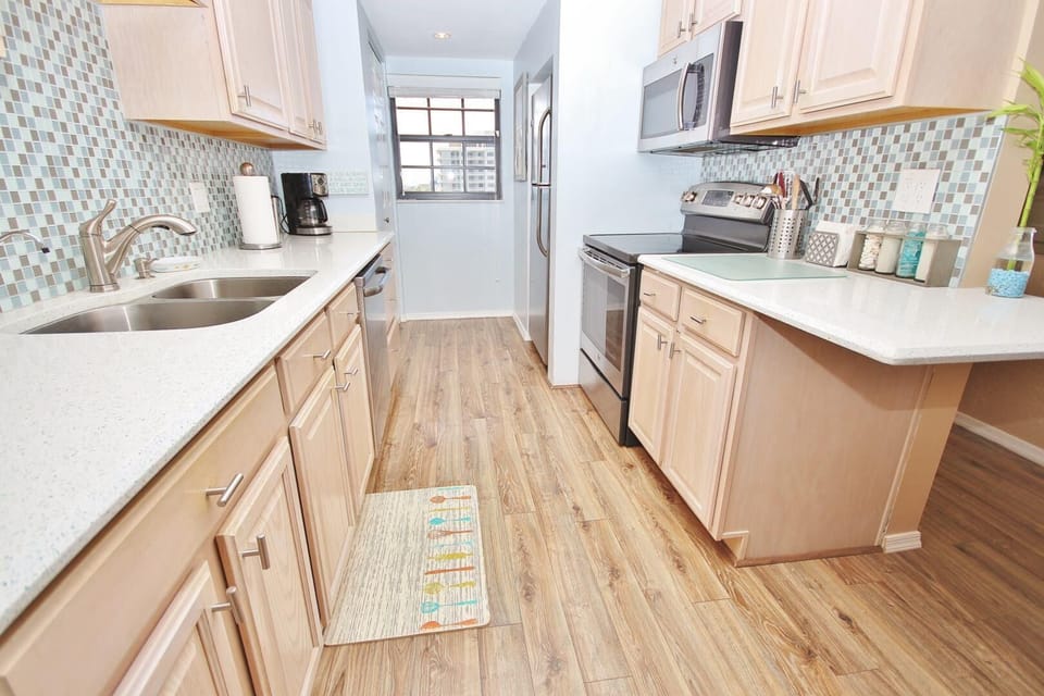 Condo, 1 King Bed (Hacienda del Sol II 506) | Private kitchen | Oven, toaster