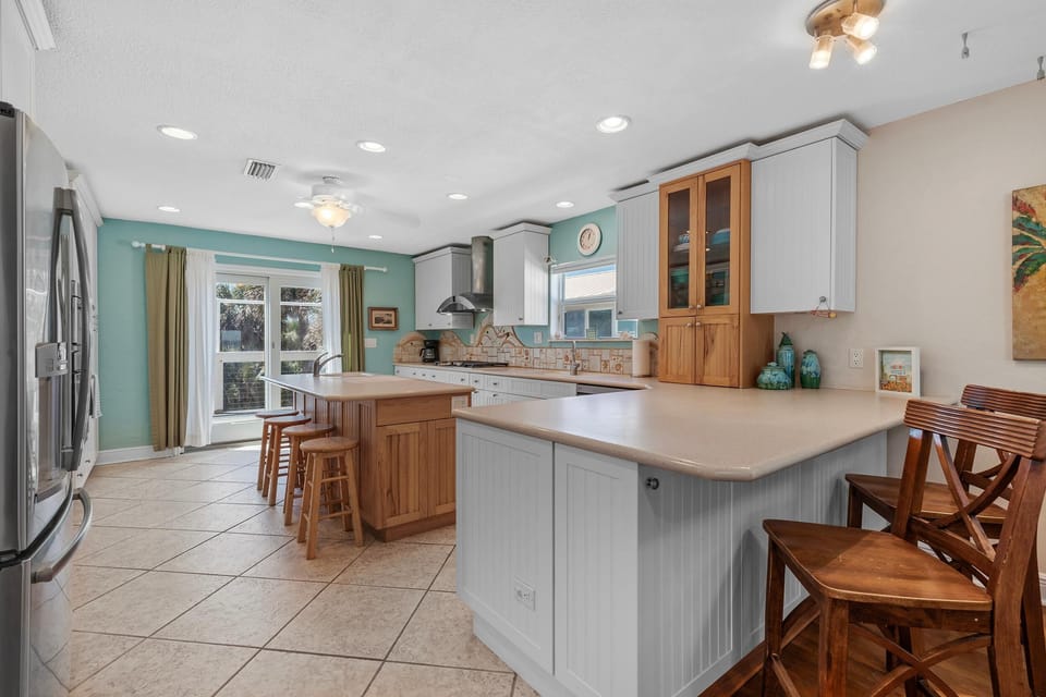 House, Multiple Beds (LaKaSa House on Hill Street) | Private kitchen | Oven, coffee/tea maker, toaster, blender