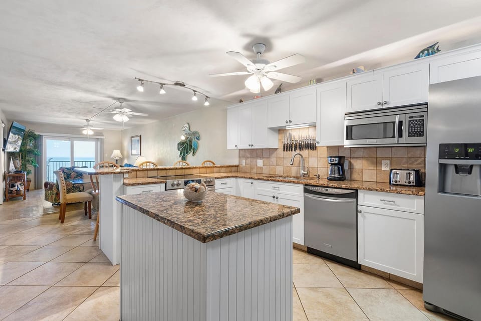 Condo, 1 King Bed with Sofa bed (Hacienda del Sol II 413) | Private kitchen | Oven, toaster