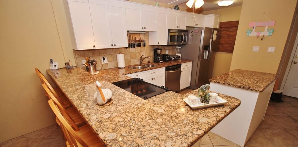 Condo, 1 King Bed with Sofa bed (Hacienda del Sol II 413) | Private kitchen | Oven, toaster