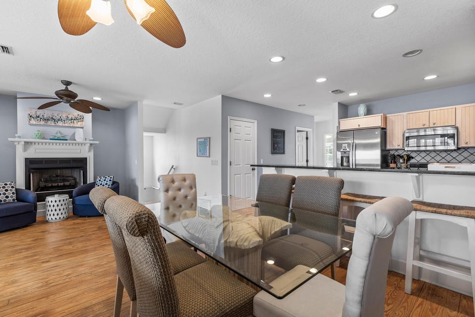 House, Multiple Beds (Ocean's Edge) | Dining