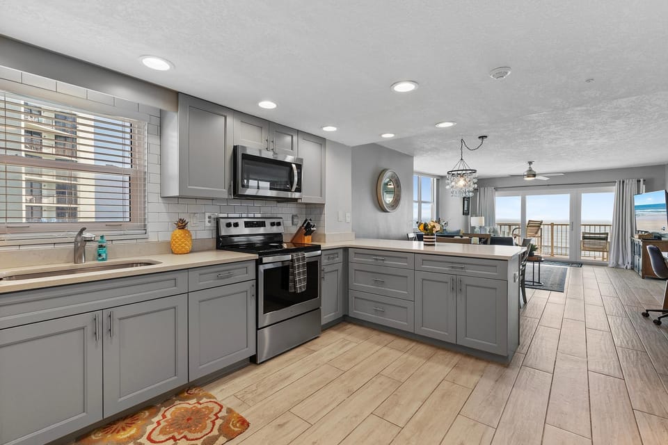 Condo, Multiple Beds (Ponce de Leon Towers 401) | Private kitchen | Oven, toaster