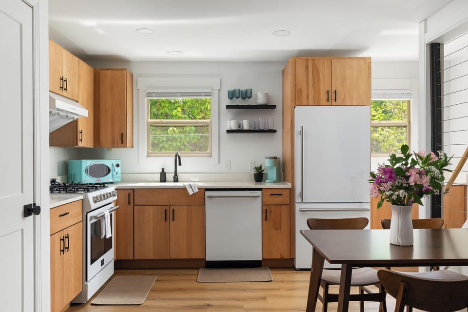 Apartment, Kitchen, Pool View | Private kitchen | Coffee/tea maker, toaster