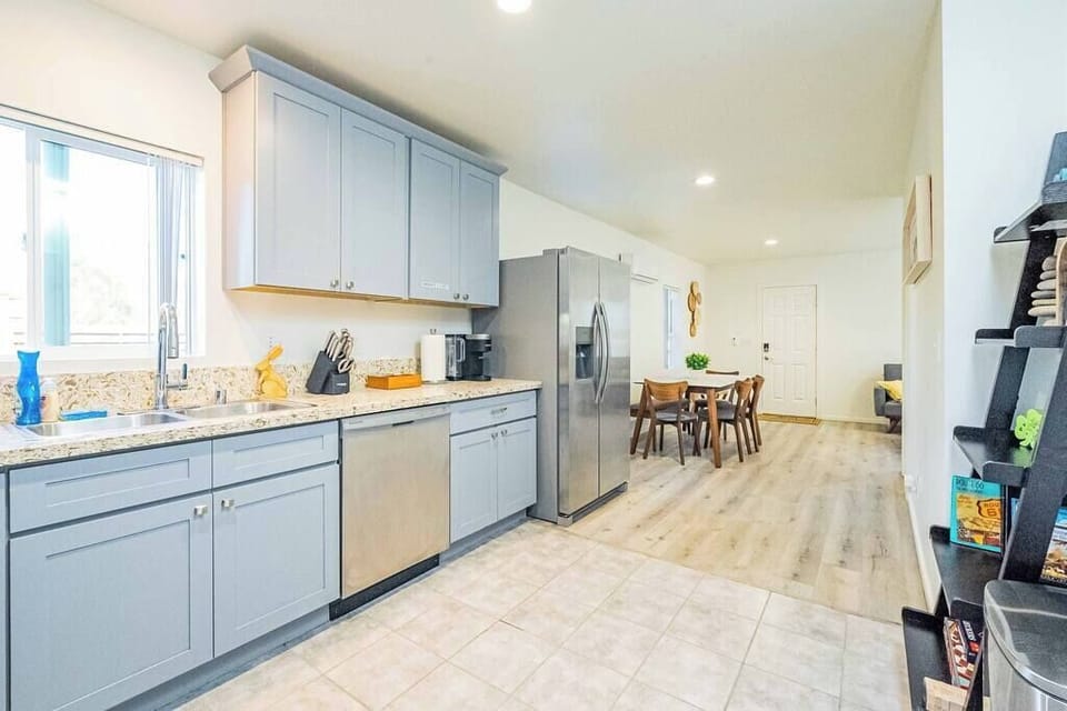 House, 2 Queen Beds, Patio, Garden View (1201 Glendora) | Private kitchen | Coffee/tea maker