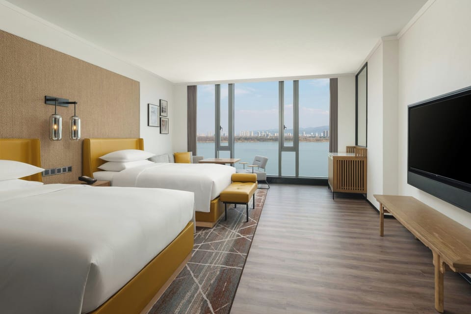 Premium bedding, down comforters, minibar, in-room safe