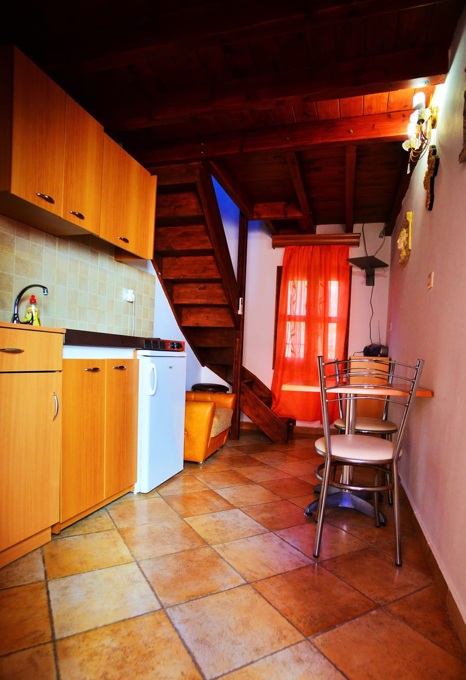 Fridge, coffee/tea maker, electric kettle