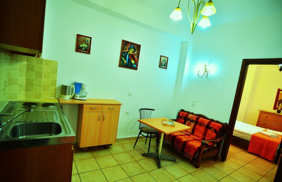 Studio | Living area | TV
