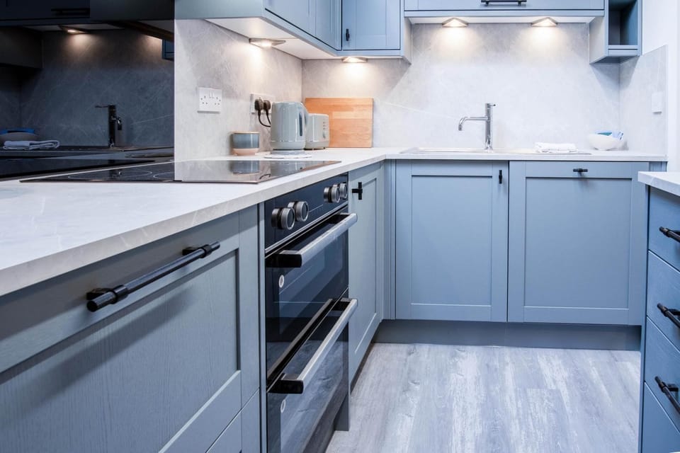Apartment (1 Bedroom) | Private kitchen | Microwave, oven, electric kettle, dining tables