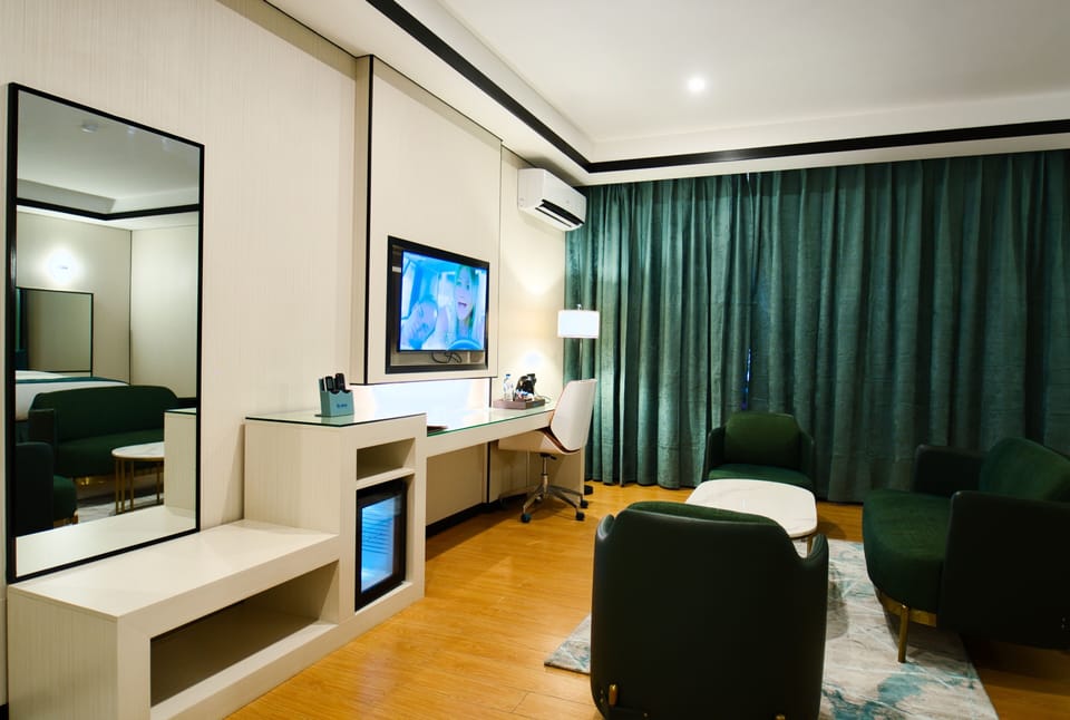 Business Suite, City View | 1 bedroom, desk, laptop workspace, free WiFi
