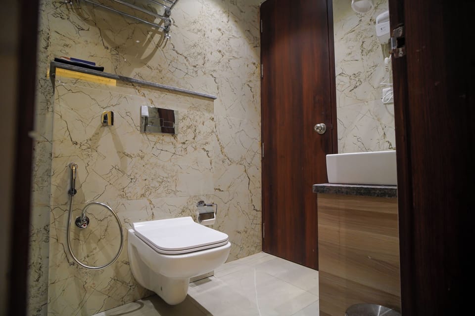Shower, free toiletries, hair dryer, towels