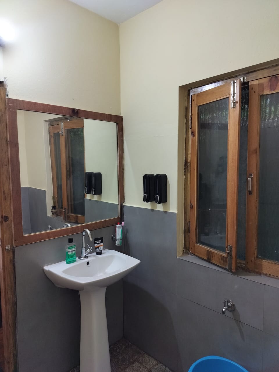 Bathroom sink