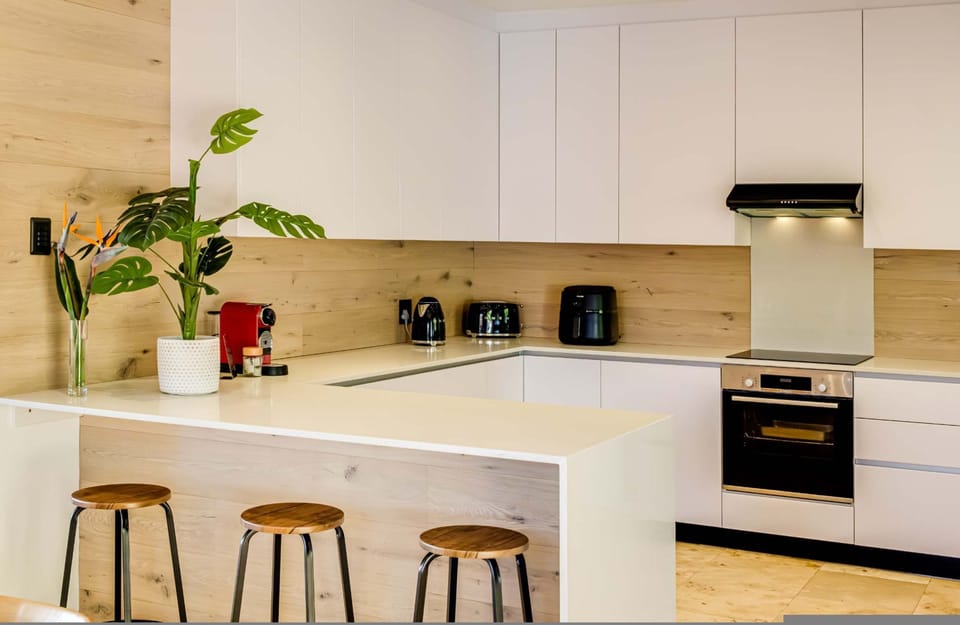 House | 4 bedrooms, desk, Internet