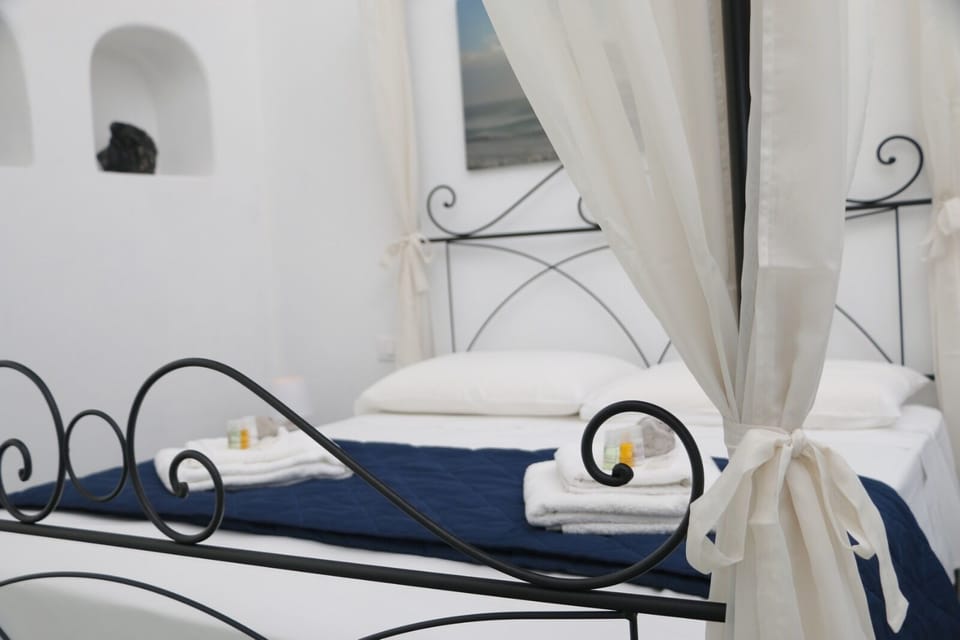 Sweet Salina | Egyptian cotton sheets, premium bedding, minibar, in-room safe