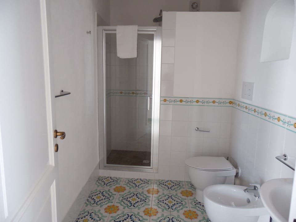 Sweet Salina | Bathroom | Shower, free toiletries, hair dryer, bidet