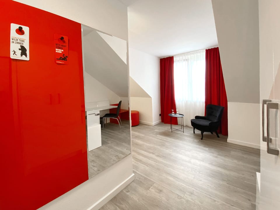Comfort Double Room | In-room safe, free WiFi, bed sheets