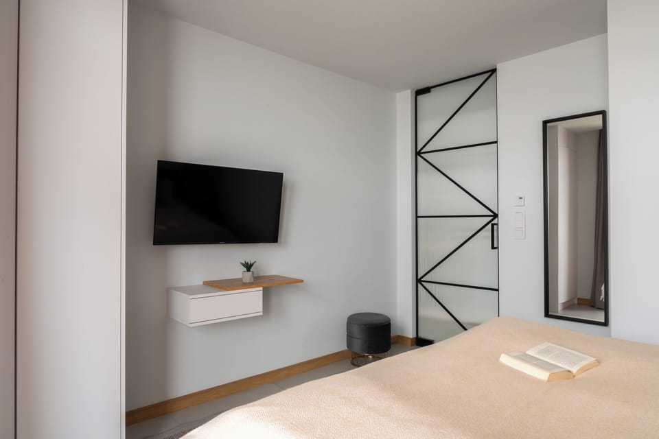 Superior Apartment, Mountain View | 1 bedroom, soundproofing, iron/ironing board, free WiFi