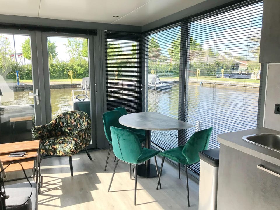 Mobile Home | Living room