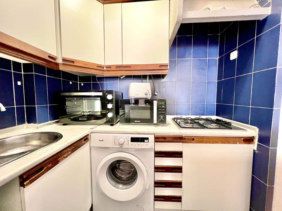 Microwave, coffee/tea maker, electric kettle, toaster