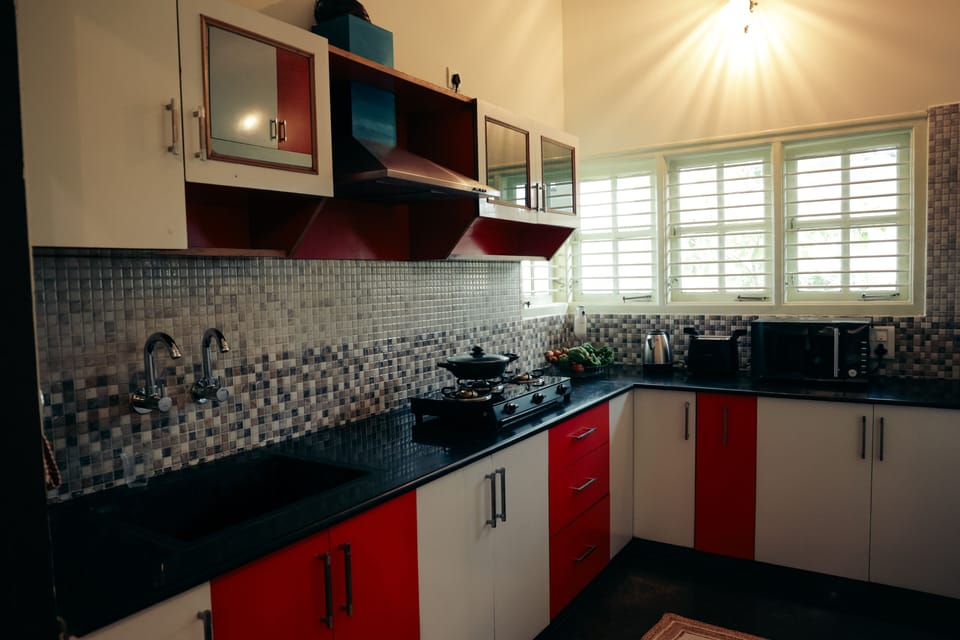 Villa, 4 Bedrooms | Private kitchen | Electric kettle, toaster