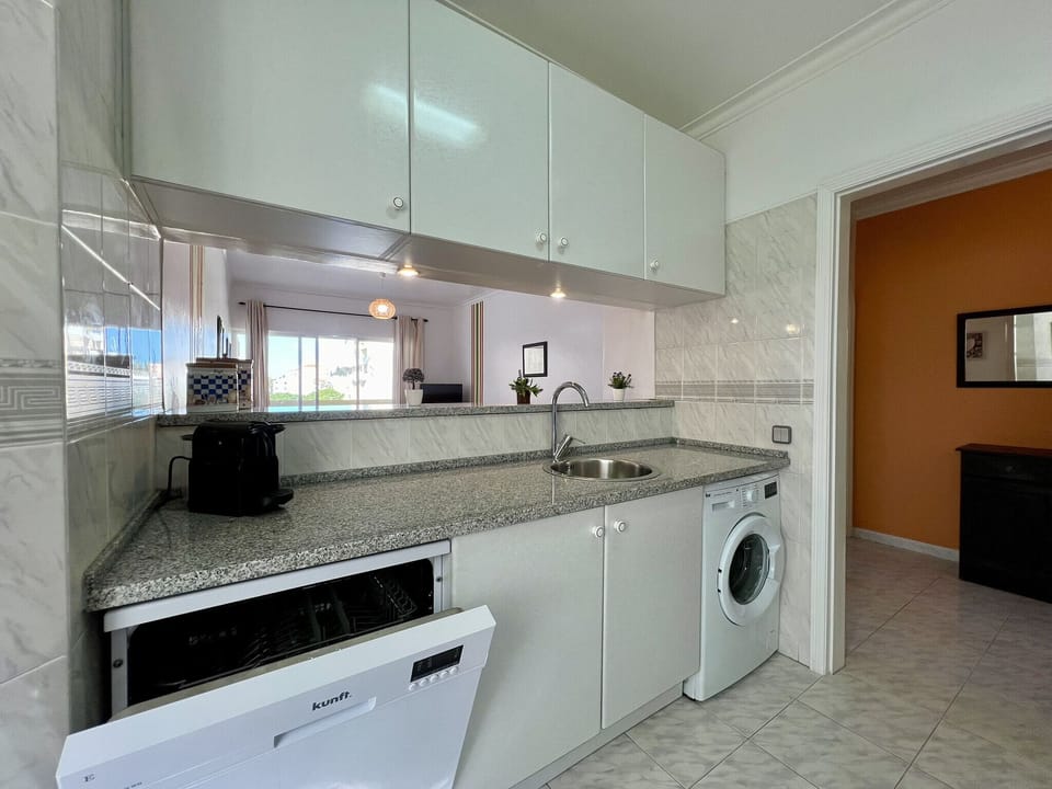 Microwave, oven, dishwasher, coffee/tea maker