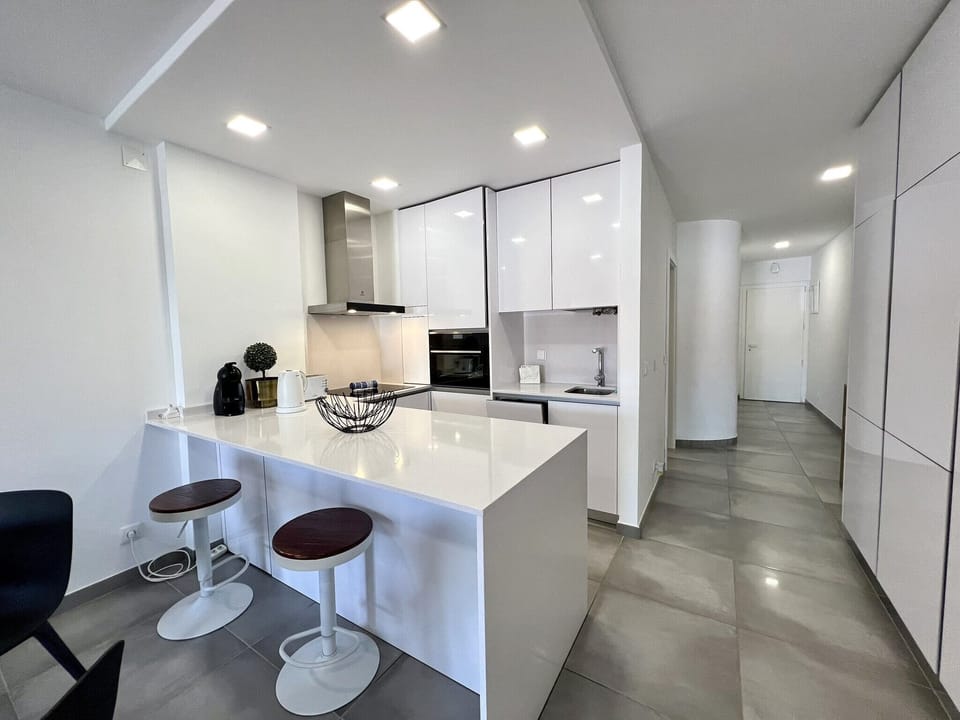 Microwave, oven, dishwasher, coffee/tea maker