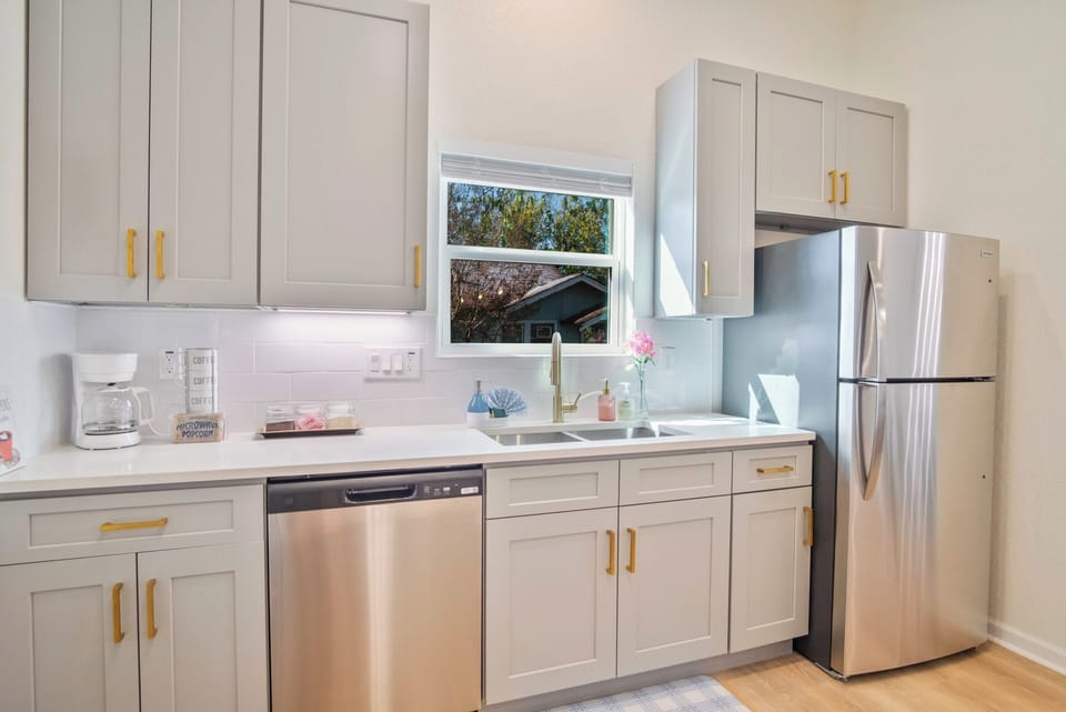 House (3 Bedrooms) | Private kitchen | Microwave, oven, stovetop, dishwasher