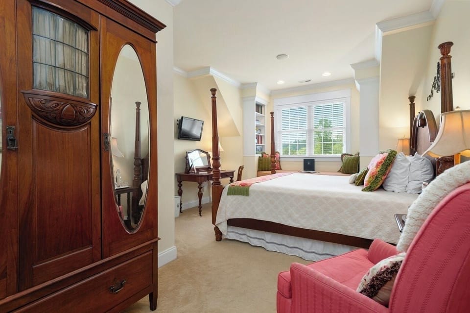 Deluxe Room, Hill View | Premium bedding, iron/ironing board, travel crib, WiFi (free)