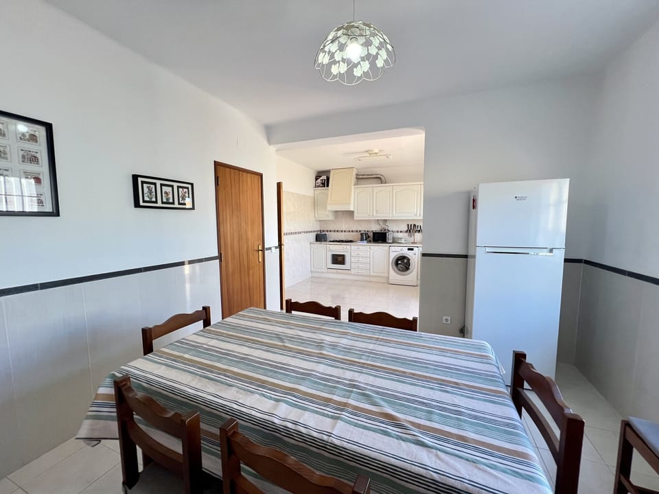 Microwave, dishwasher, coffee/tea maker, electric kettle