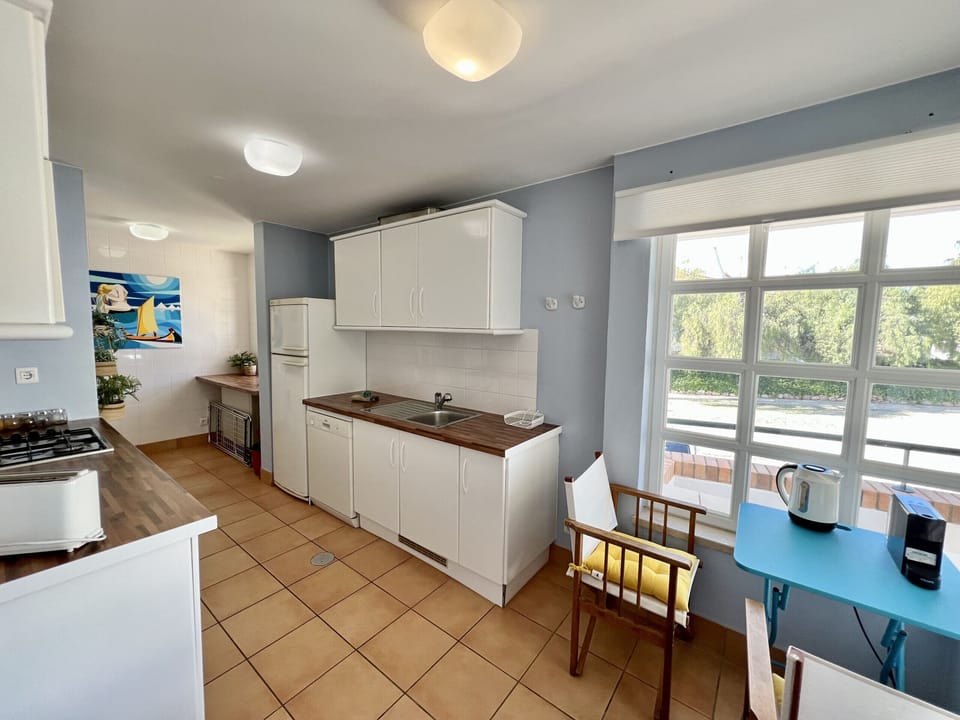 Microwave, oven, coffee/tea maker, toaster