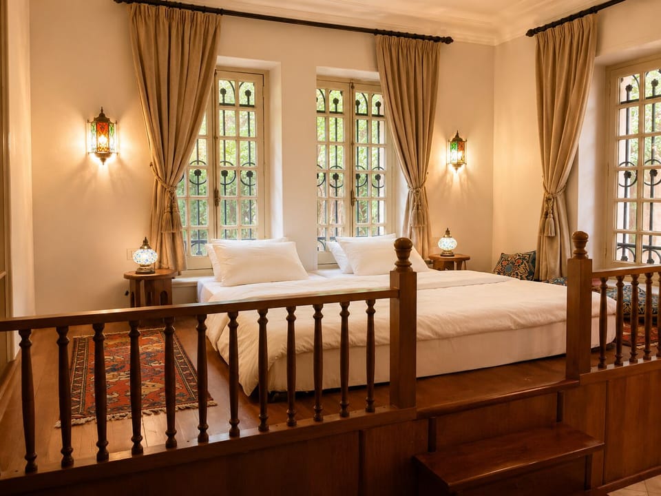 Mamluk | Egyptian cotton sheets, premium bedding, laptop workspace