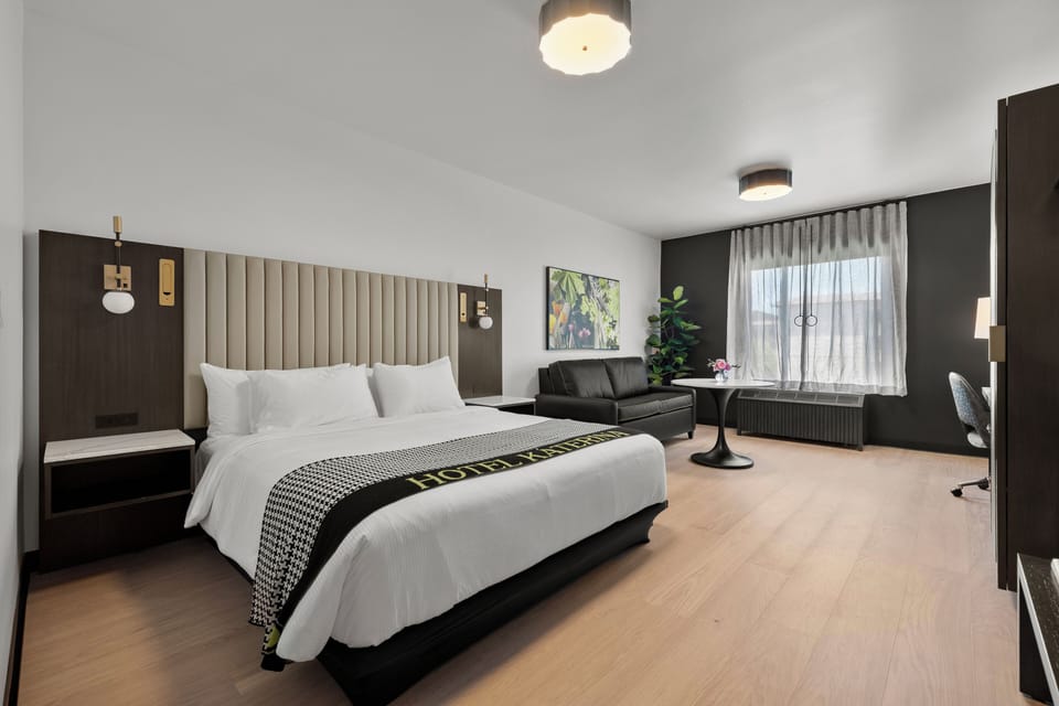 Hypo-allergenic bedding, minibar, in-room safe, desk