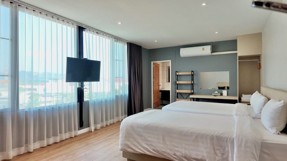 Exclusive Triple Room, City View | Free WiFi
